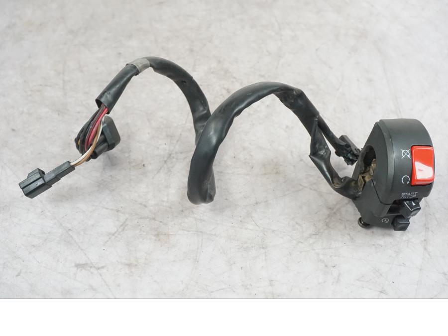 Framsidan på Styrelreglage från en Kawasaki ZX-6R -2006 motorcykel.