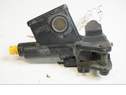 Framsidan på Kopplingshuvudcylinder från en Yamaha FZR 1000 -1993 motorcykel.