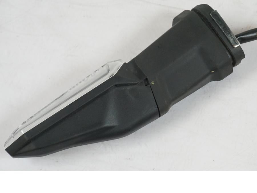 Vänster sida på Blinkers LED från en Kawasaki Z 900 -2021 motorcykel.