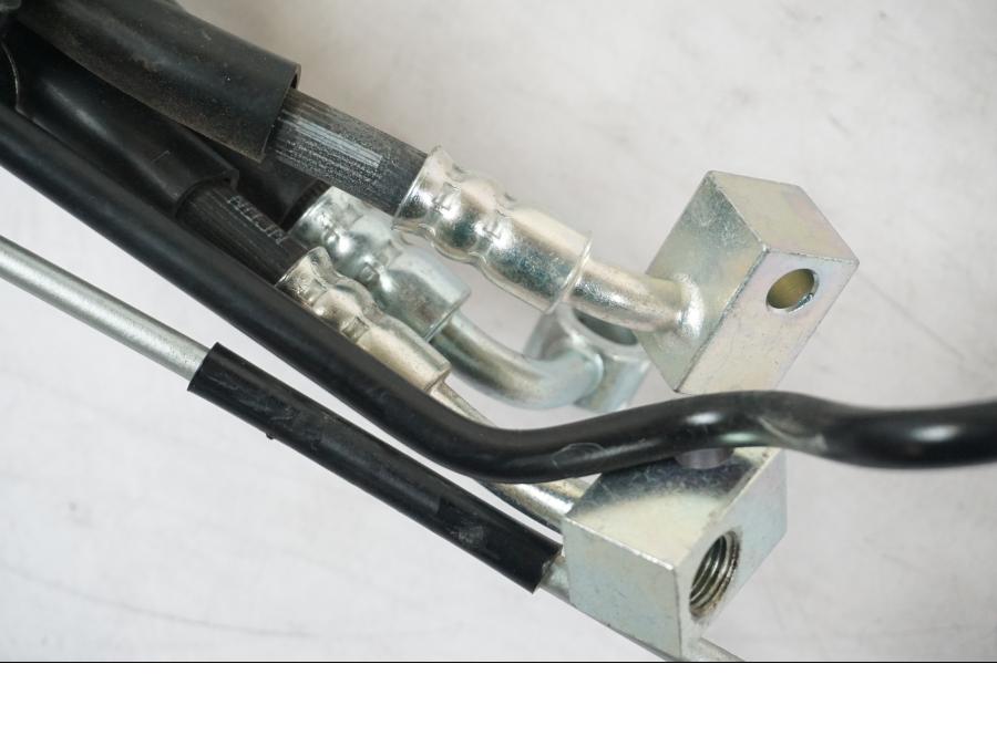 Höger sida på Bromsledning från en Kawasaki Z 900 -2019 motorcykel.