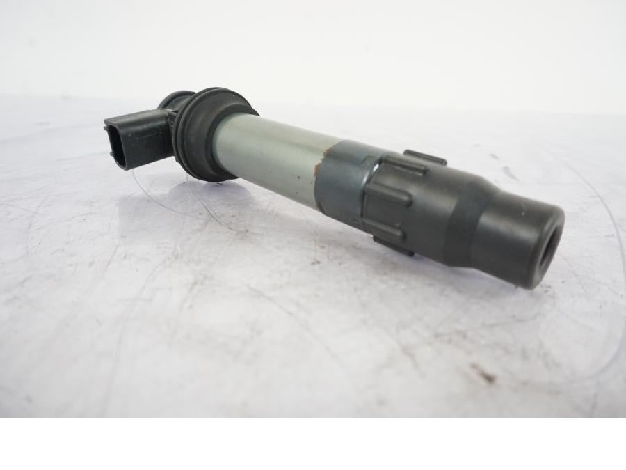 Höger sida på Tändspole från en Honda VFR 1200 -2010 motorcykel.