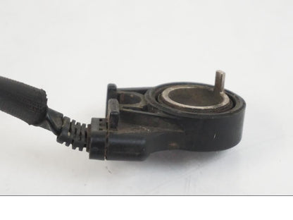 Snett nerifrån på Sidostödsbrytare från en BMW F 650 CS -2002 motorcykel.