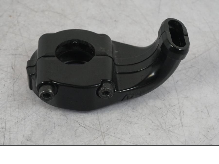 Höger sida på Gasklo från en Yamaha MT-09 SP -2018 motorcykel.