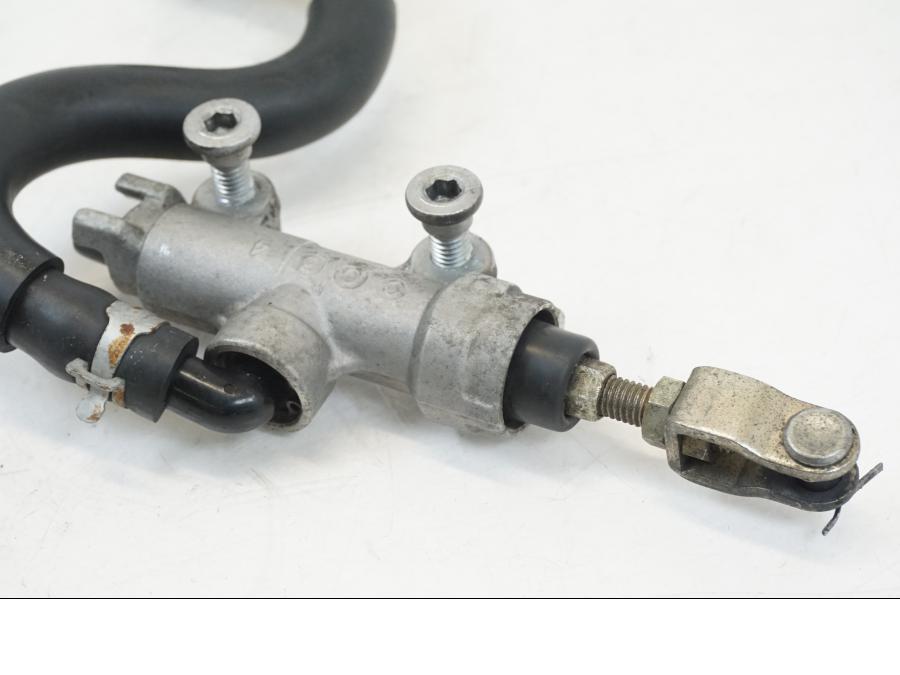 Baksidan på Bromshuvudcylinder från en Kawasaki ZX-12R -2000 motorcykel.