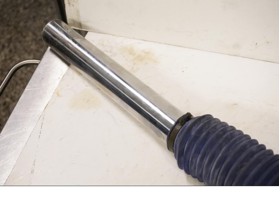 Vänster sida på Gaffelben från en Yamaha XTZ 750 -1993 motorcykel.