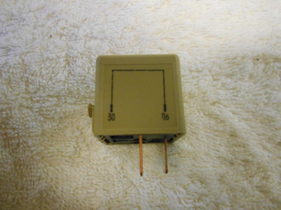 Baksidan på Relä från en BMW R 1200 C -1998 motorcykel.