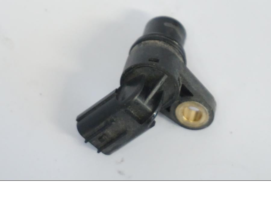 Vänster sida på Hastighetsgivare från en Honda CB 500 X -2015 motorcykel.