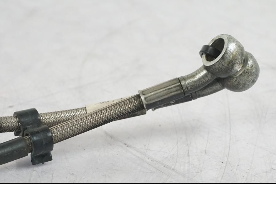 Baksidan på Bromsledning från en Triumph Daytona 955I -2000 motorcykel.