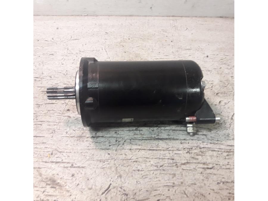 Framsidan på Startmotor från en Ducati 848 -2010 motorcykel.