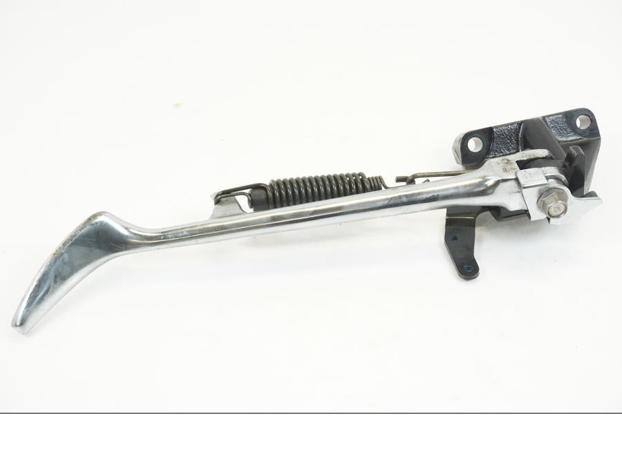 Baksidan på Sidostöd från en Yamaha XVS 1100 -2001 motorcykel.