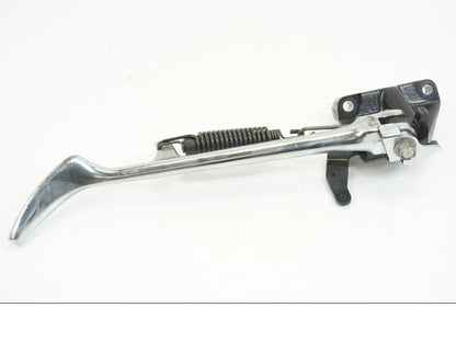 Baksidan på Sidostöd från en Yamaha XVS 1100 -2001 motorcykel.