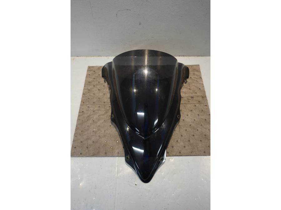 Framsidan på Vindruta från en Yamaha YZF R6 -2003 motorcykel.