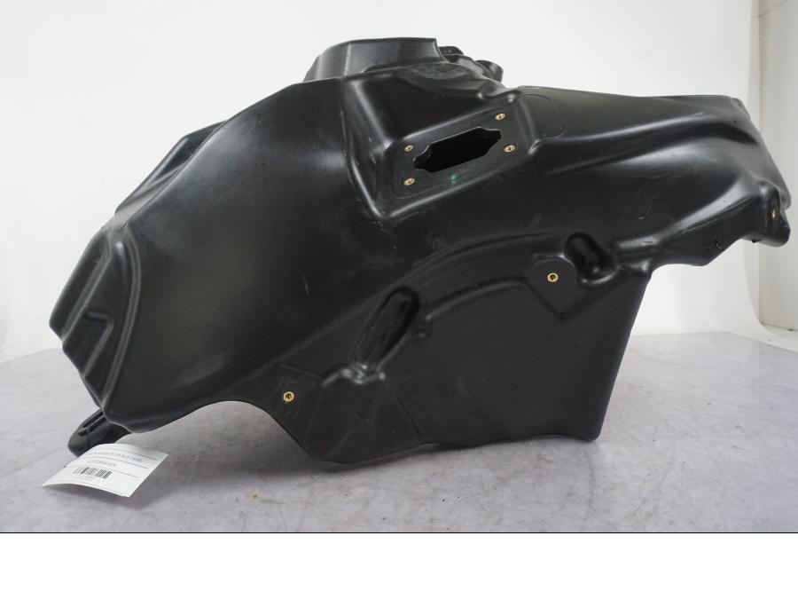 Höger sida på Bensintank från en Ducati Multistrada V4 -2024 motorcykel.