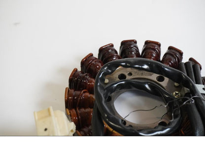 Baksidan på Generator från en Honda CBR 900 RR -2002 motorcykel.