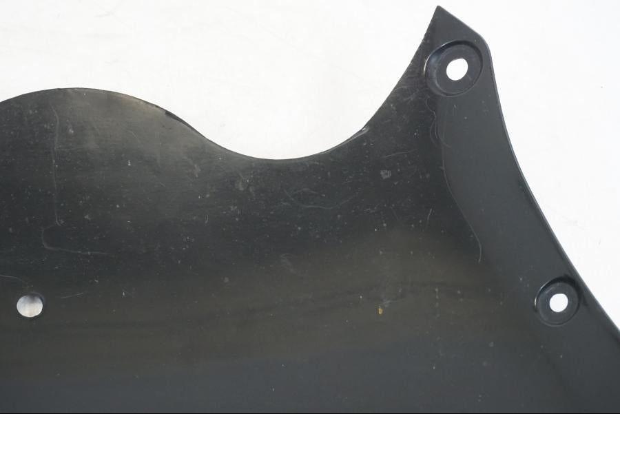 Vänster sida på Toppkåpsinsida från en Suzuki GSX-R 750 -2008 motorcykel.