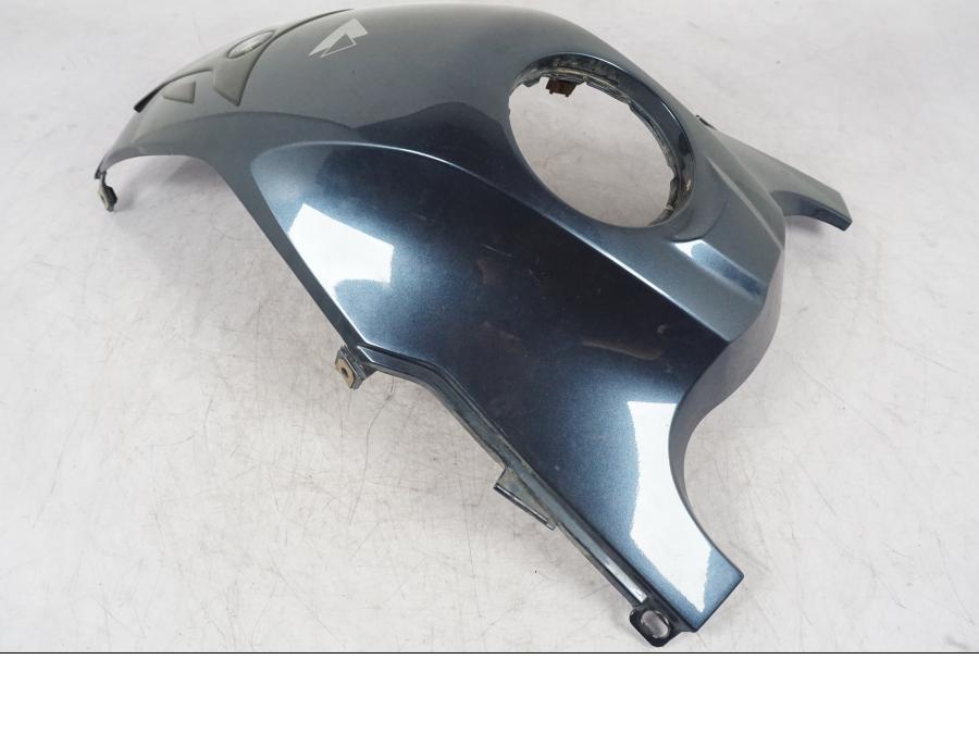 Vänster sida på Bensintankskåpa från en BMW R 1200 GS -2005 motorcykel.