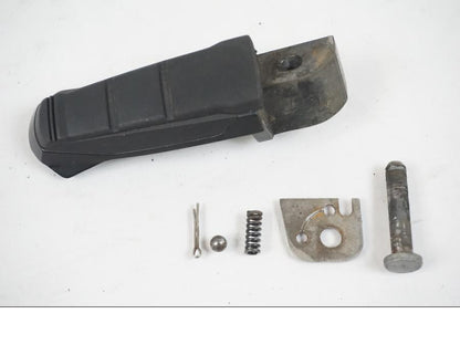 Framsidan på Fotpinne från en BMW F 650 CS -2002 motorcykel.