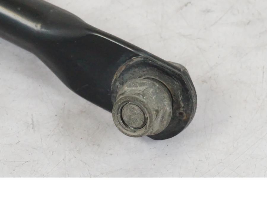 Snett uppifrån på Bromslänkage från en Suzuki VL 800 -2002 motorcykel.