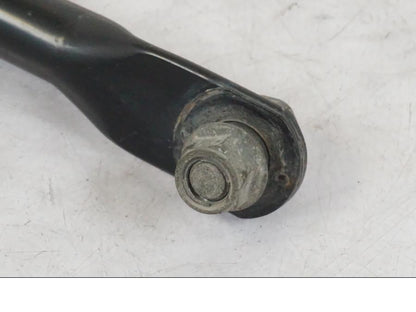 Snett uppifrån på Bromslänkage från en Suzuki VL 800 -2002 motorcykel.