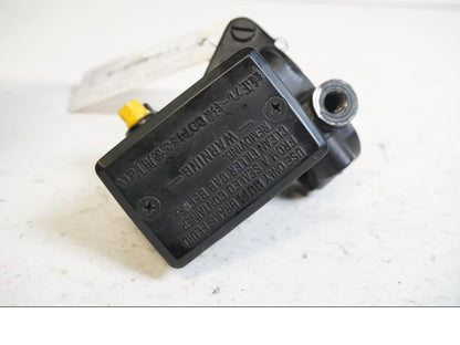 Baksidan på Bromshuvudcylinder från en Yamaha BT 1100 -2002 motorcykel.