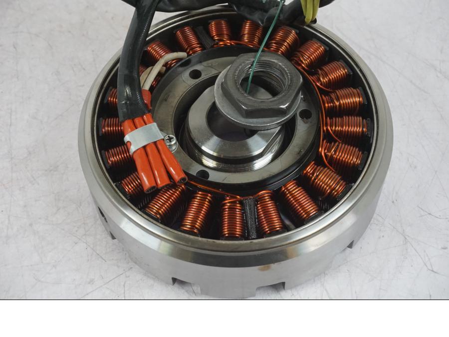 Snett uppifrån på Generator från en BMW R 1200 GS -2018 motorcykel.