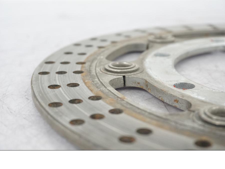 Vänster sida på Bromsskiva från en Kawasaki VN 1500 -1999 motorcykel.