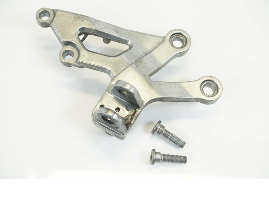 Framsidan på Fotpinnefäste från en Kawasaki ZX-12R -2000 motorcykel.