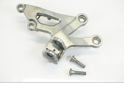 Framsidan på Fotpinnefäste från en Kawasaki ZX-12R -2000 motorcykel.