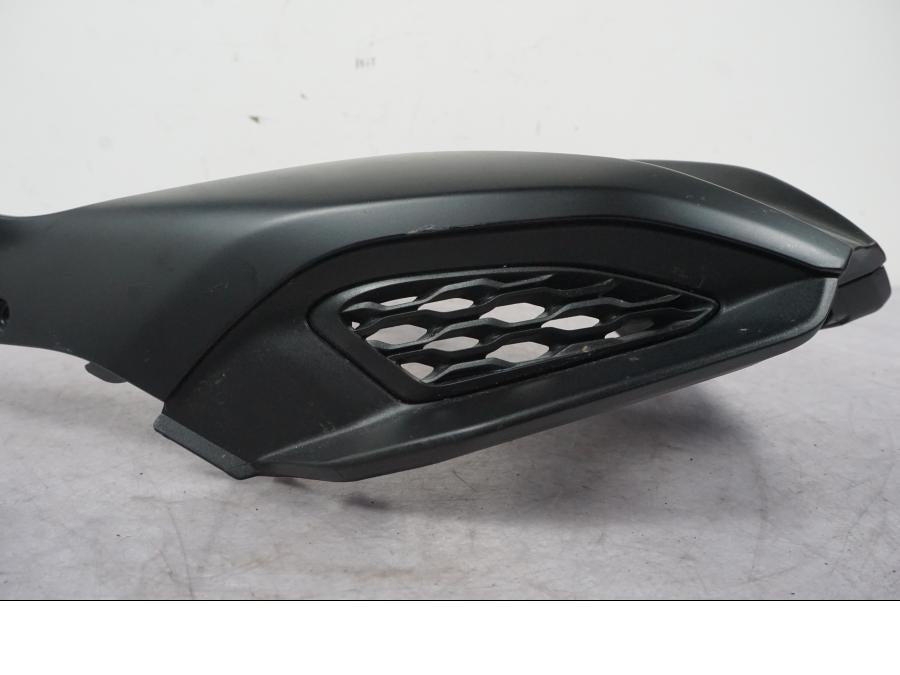 Höger sida på Frontkåpa från en Ducati Multistrada V4 -2024 motorcykel.