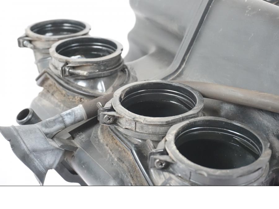 Baksidan på Luftburk från en Honda CBR 1000 F -1999 motorcykel.