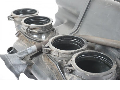 Baksidan på Luftburk från en Honda CBR 1000 F -1999 motorcykel.