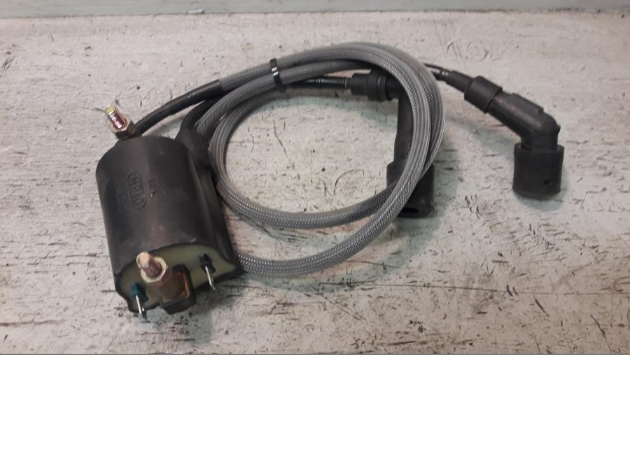 Framsidan på Tändspole från en Suzuki VZ 1600 -2005 motorcykel.