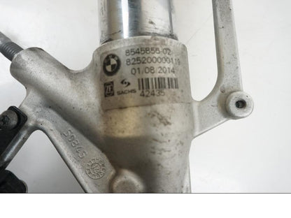 Snett uppifrån på Gaffelben från en BMW S 1000 R -2015 motorcykel.