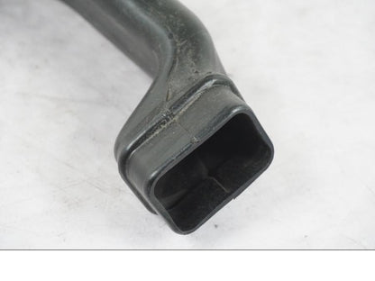 Vänster sida på Luftrör från en KTM 390 Duke -2018 motorcykel.