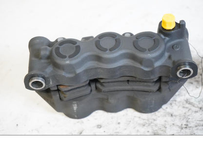 Baksidan på Bromsok från en Yamaha YZF 1000 R1 -2009 motorcykel.