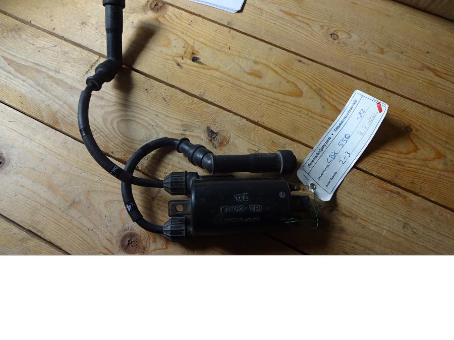 Framsidan på Tändspole från en Honda CBX 550 -1982 motorcykel.