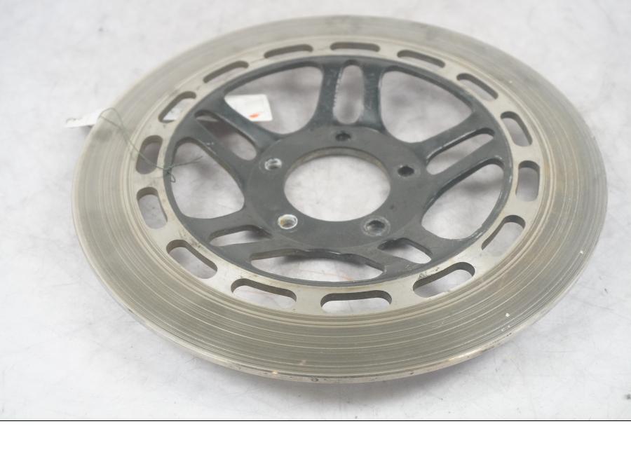 Vänster sida på Bromsskiva från en Honda CB 650 -1982 motorcykel.