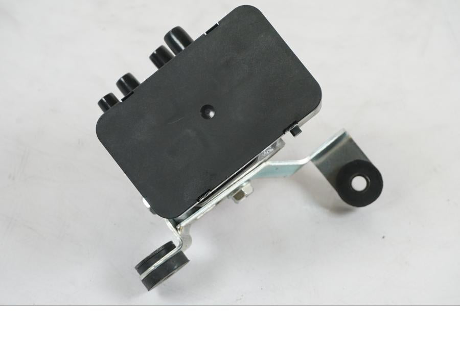 Höger sida på ABS Modulator från en Kawasaki Z 900 -2021 motorcykel.