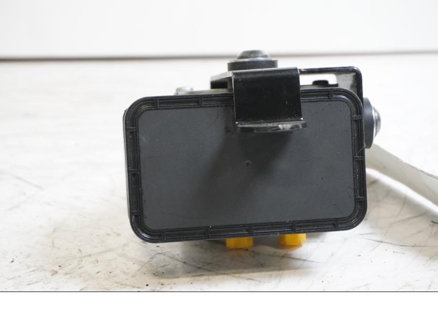 Höger sida på ABS Modulator från en Kawasaki Ninja 300 -2014 motorcykel.