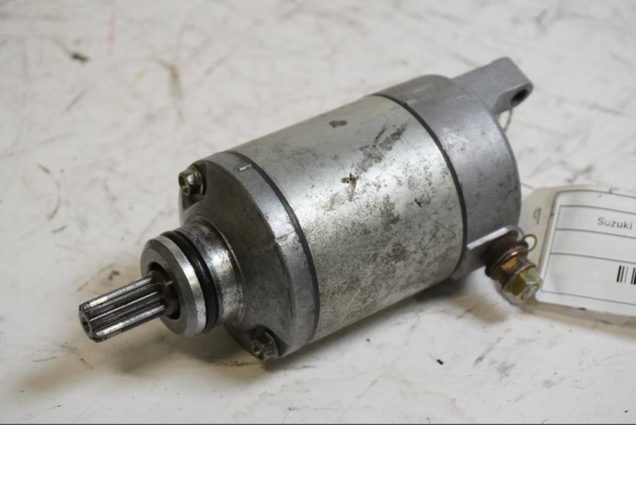 Framsidan på Startmotor från en Suzuki GSX-R 750 -2000 motorcykel.