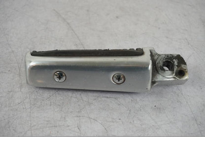 Vänster sida på Fotpinne från en Suzuki VZ 800 -2000 motorcykel.