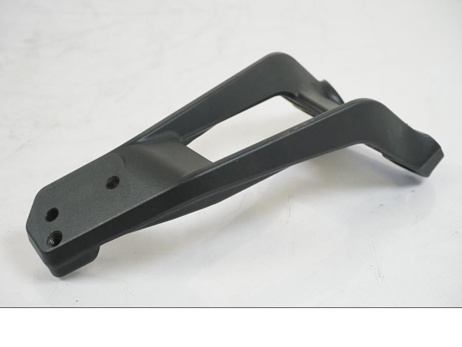 Baksidan på Fotpinnefäste från en KTM 1290 Super Duke R -2015 motorcykel.