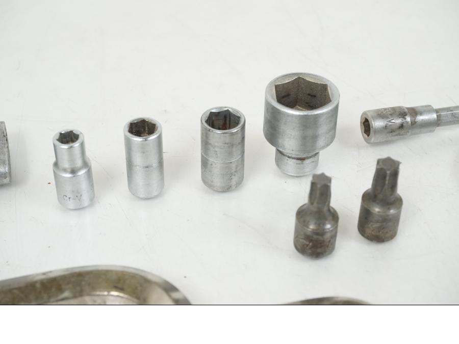 Extrabild1 på Verktyg från en KTM 990 SM -2009 motorcykel.