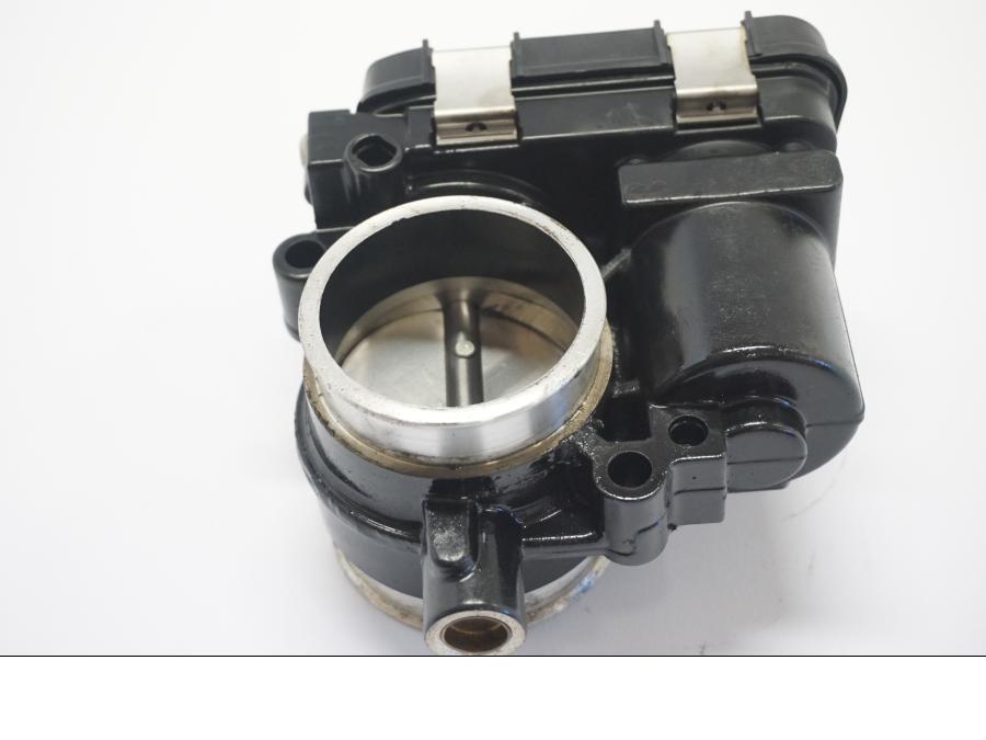 Baksidan på Spjällhus från en BMW R 1250 GS -2019 motorcykel.