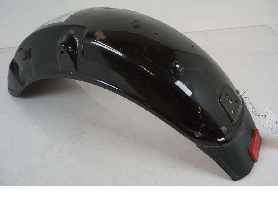 Framsidan på <p>Bakskärm från Kawasaki VN 750 1994.</p>

<p>Lackskador och rost finns se bilder.</p>

<p>Reflex.</p> motorcykel.