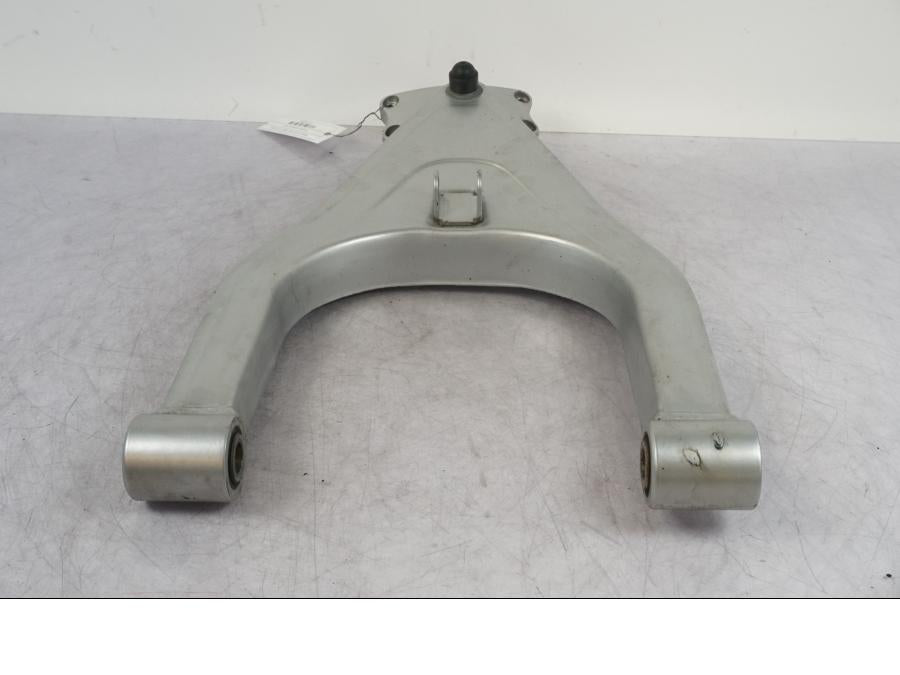 Baksidan på Länkarm från en BMW R 1100 GS -1998 motorcykel.