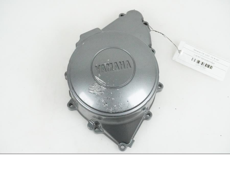 Framsidan på Generatorkåpa från en Yamaha FJR 1300 -2005 motorcykel.