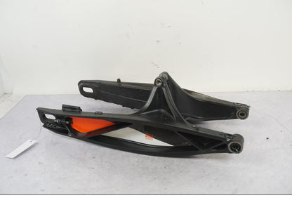 Framsidan på Sving från en KTM 790 Duke -2018 motorcykel.