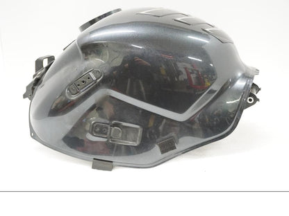 Framsidan på Bensintank från en Suzuki GSX 1300 BK -2008 motorcykel.