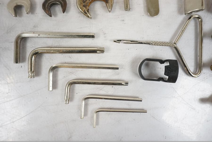 Höger sida på Verktyg från en BMW R 1150 GS -2002 motorcykel.